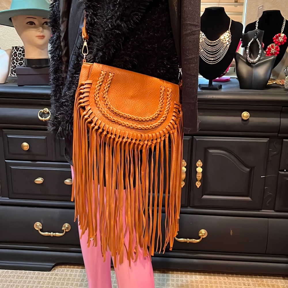 NWT BOHO CHIC FRINGE MSGR BAG - Picture 4 of 8